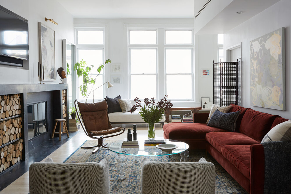 A transitional style living room