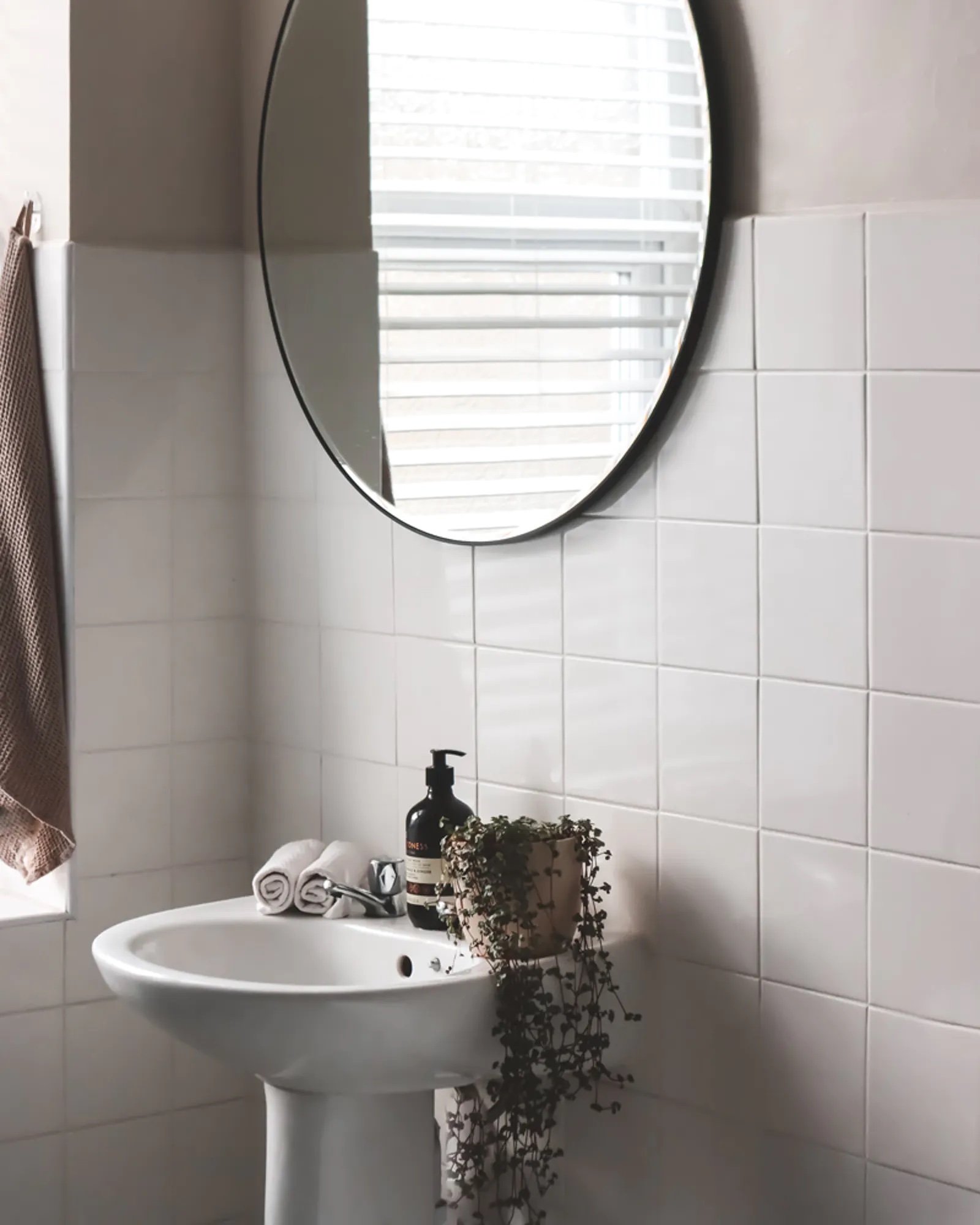 Bathroom decorated in Lick Beige 01 paint shade 