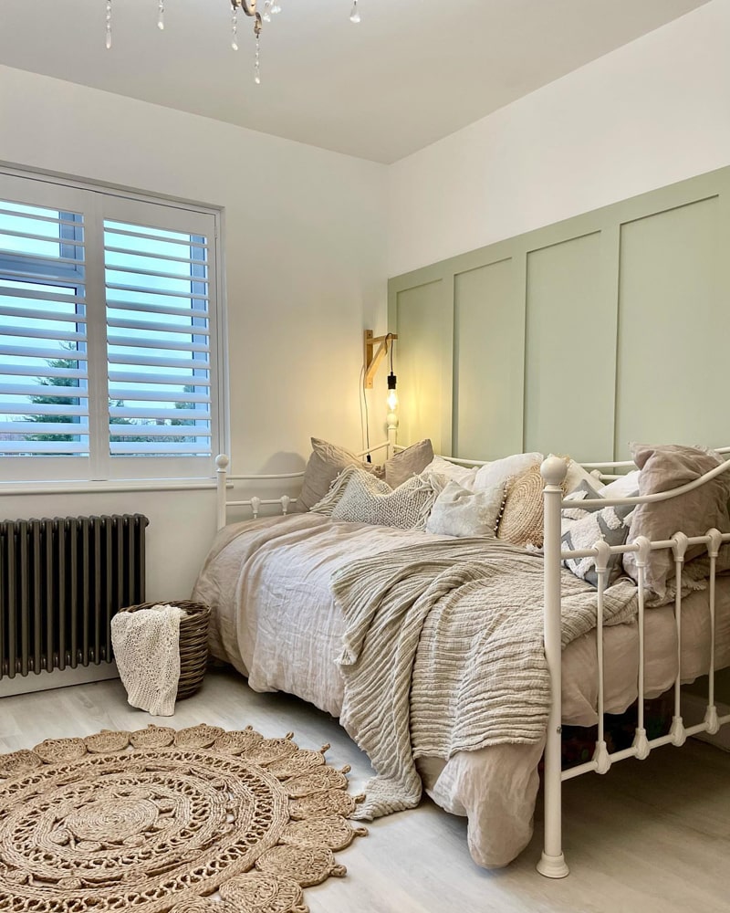 Metal day bed with wood panelling painted in green 09