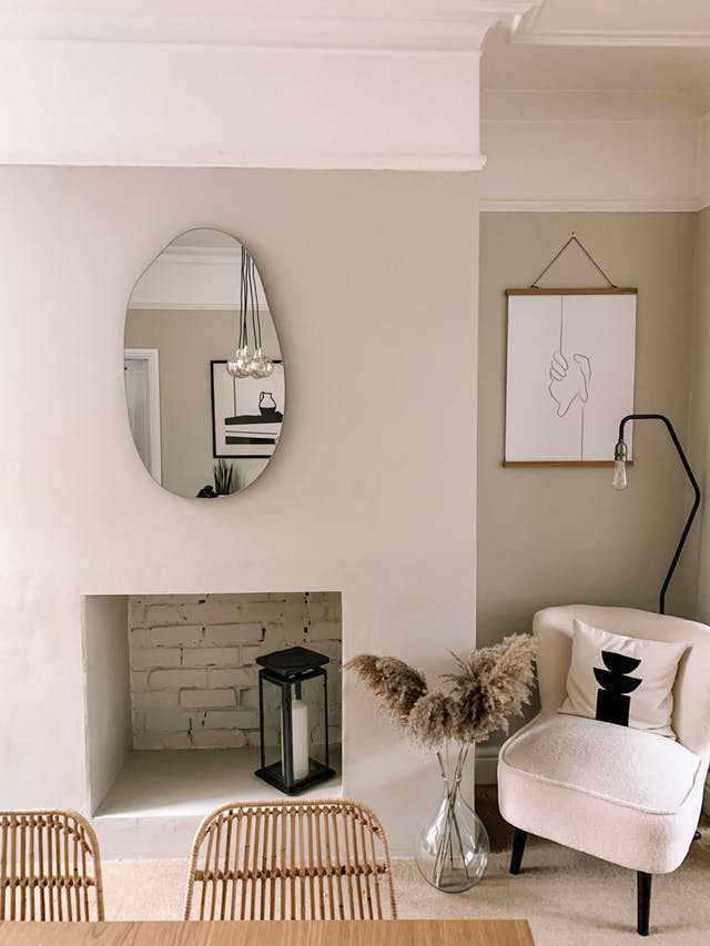 Living room with picture rail painted in Lick paint Beige 01
