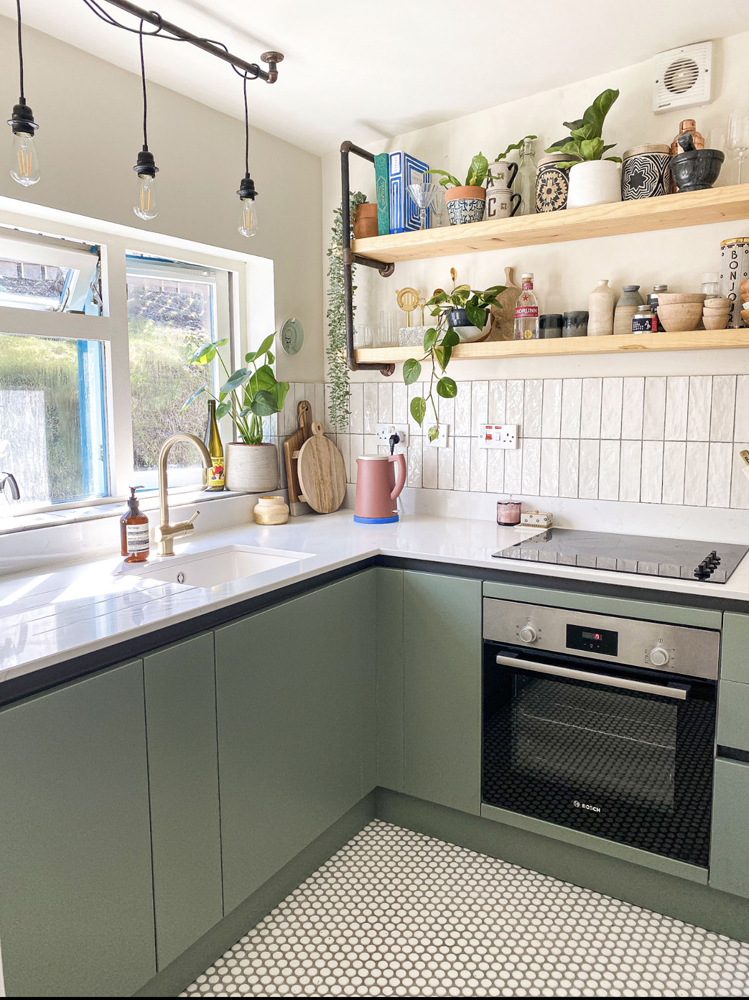 Retro kitchen decorated in Lick White 05 paint shade by @TINYWEEHOOSE