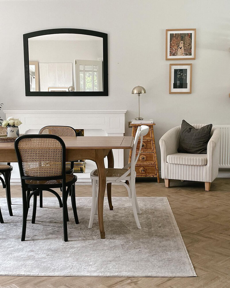 Modern farmhouse dining room with vintage furniture by @ellepearls