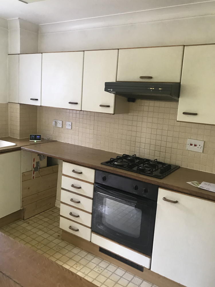 Kitchen before makeover
