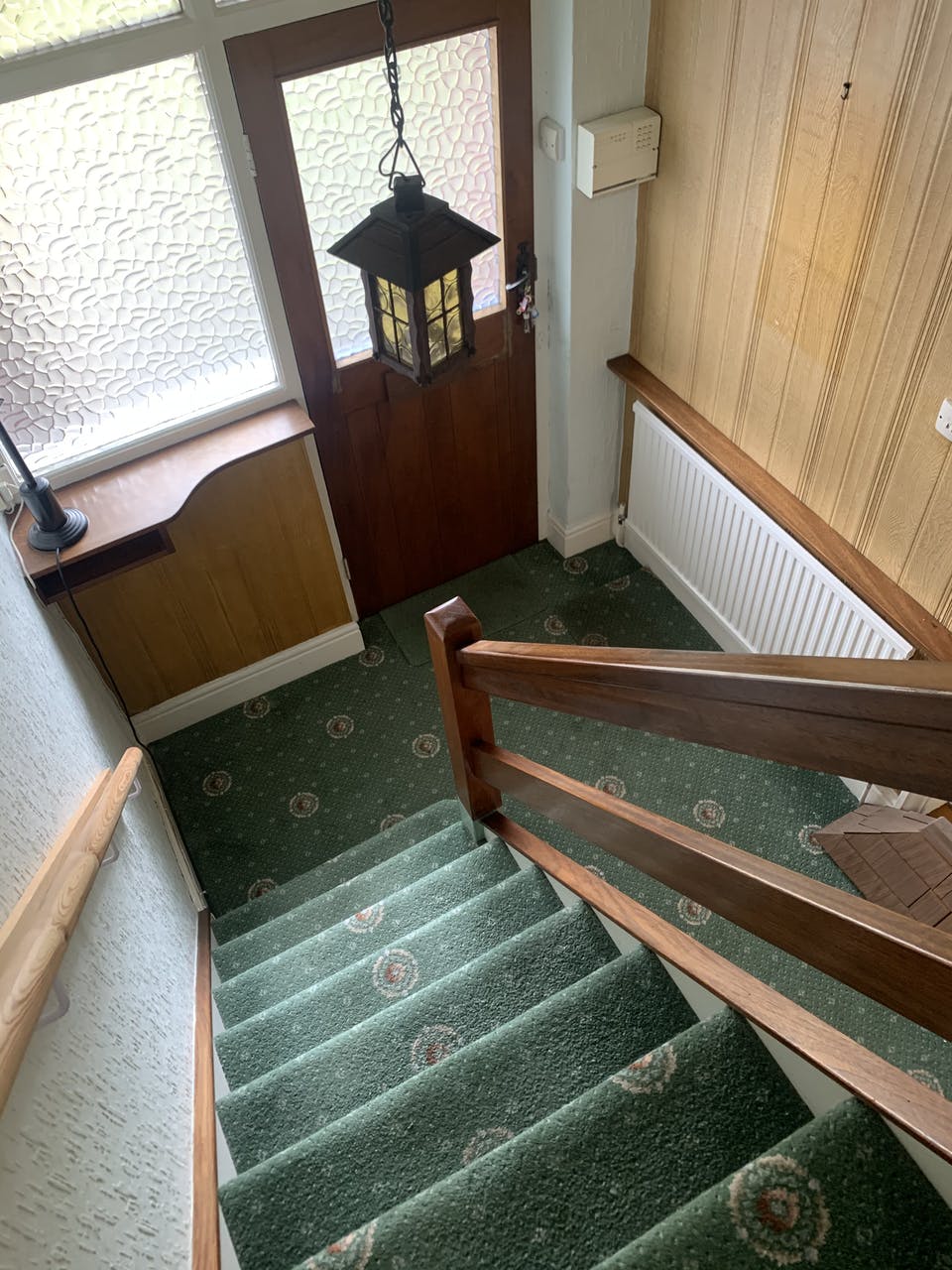 Staircase before transformation by @letsmakethishouseahome 