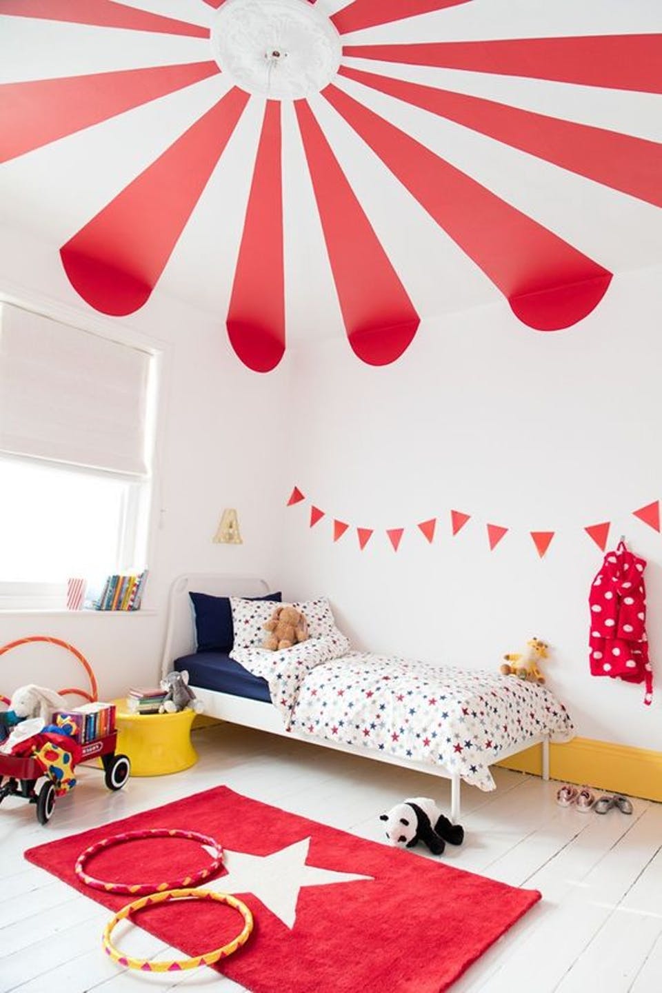 Kids bedroom DIY circus ceiling with red and white soft furnishing