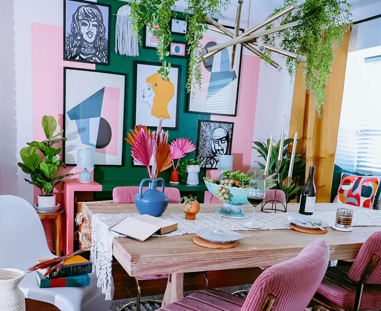 Eclectic boho dinging room with lots of colour by @aboldnewhue