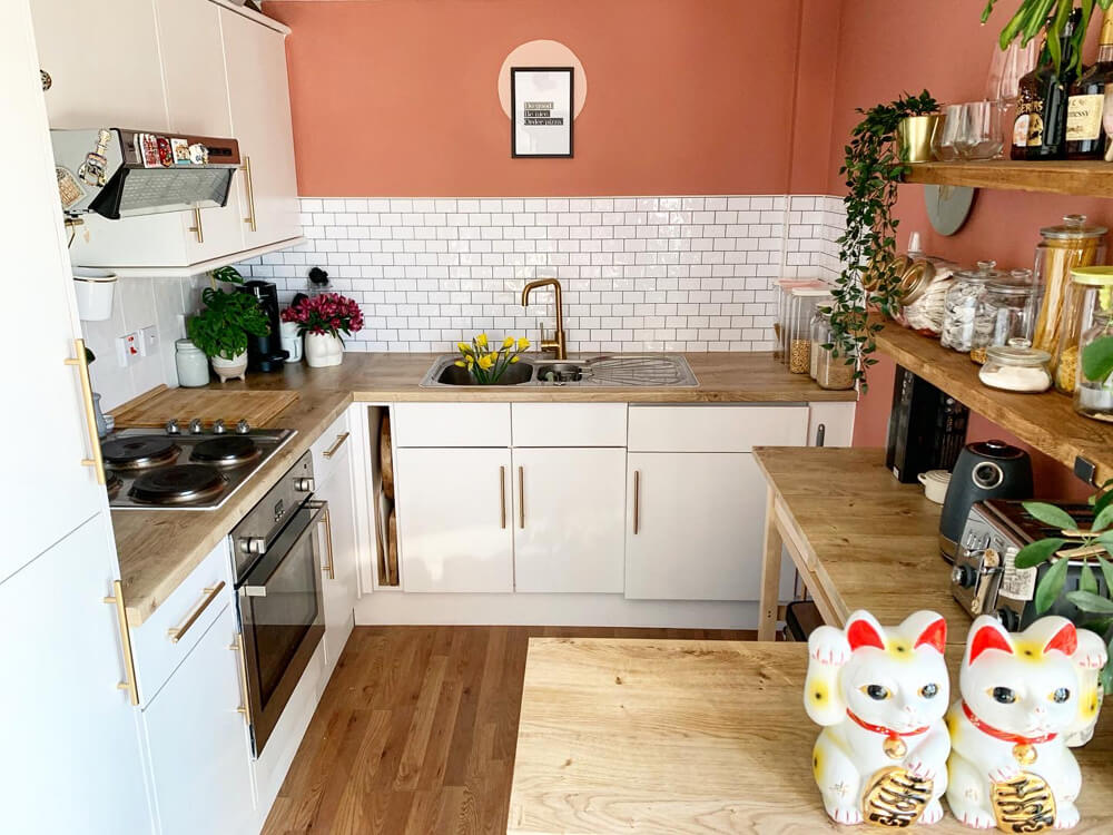 Stylish kitchen with Red 03 painted walls