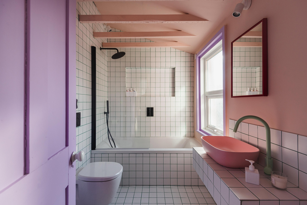 Lindsey Isla's bathroom