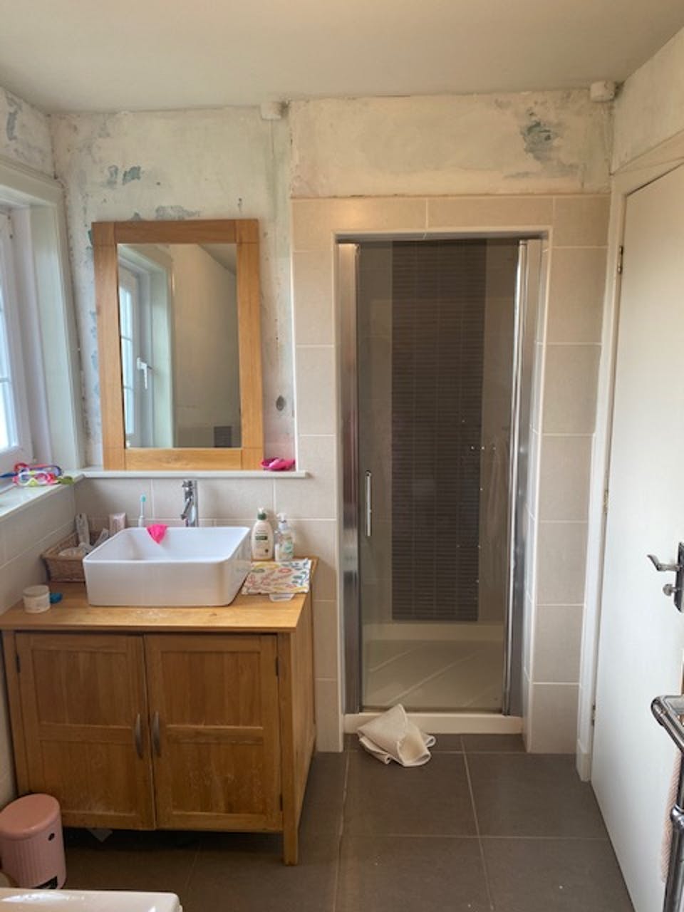 @heatherrosieolivehome's bathroom before Lick transformation