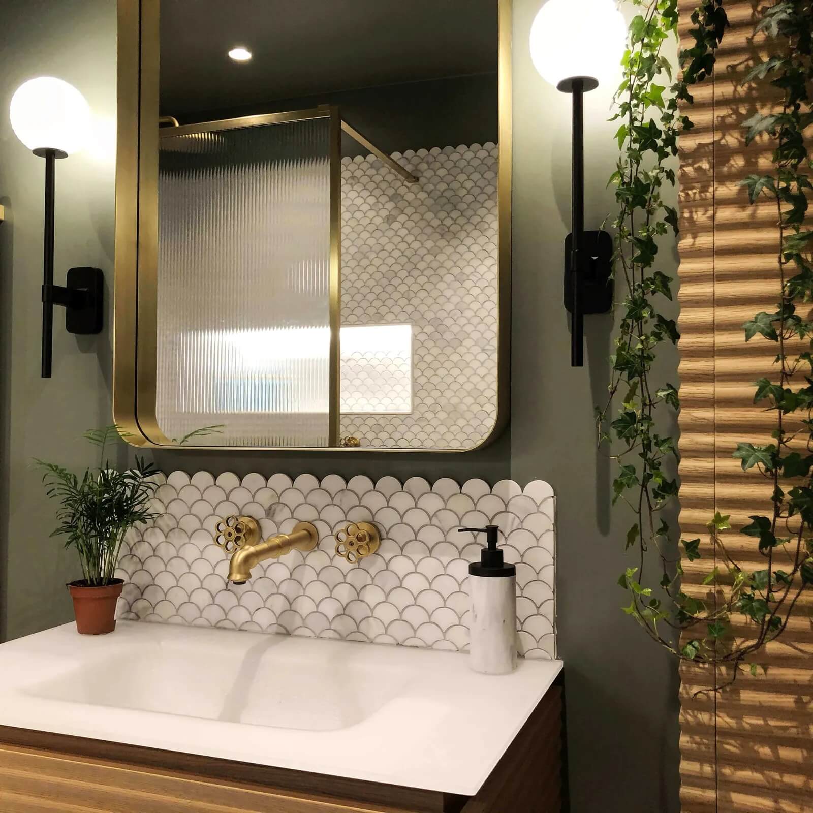Bathroom with plants and walls painted in Lick Green 02