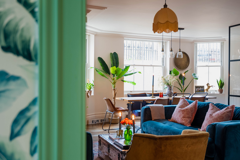 Tropical Living room decorated in Green 08 by Tash