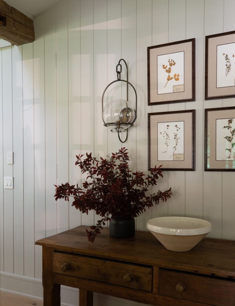 Modern farmhouse dining room decorated in white shiplap cladding by Amber Interior Design