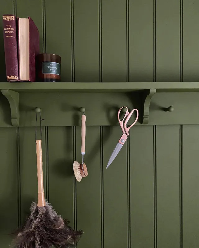 Traditional farmhouse ship cladding decorated in Lick Green 05