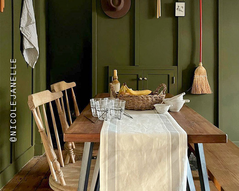 Dining room in Lick Green 05