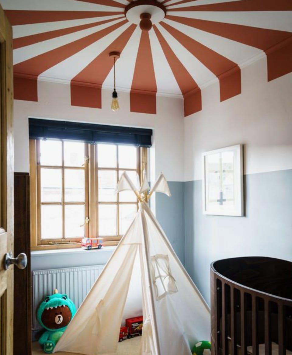 Kids bedroom DIY circus ceiling red and white with blue accents