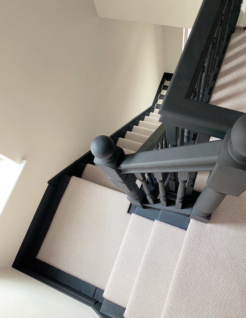 Staircase decorated in Black 02 by @letsmakethishouseahome