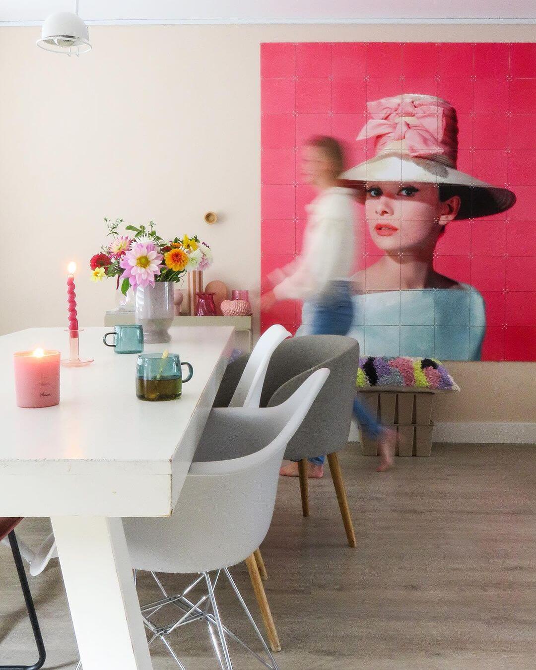 CONTEMPORARY ARTWORK IN THE HOME OF @LIEKS_HOME