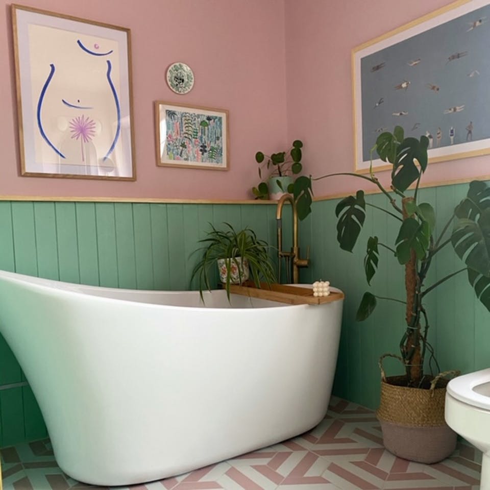 @heatherrosieolivehome's Bathroom decorated in Pink 03 and Green 08
