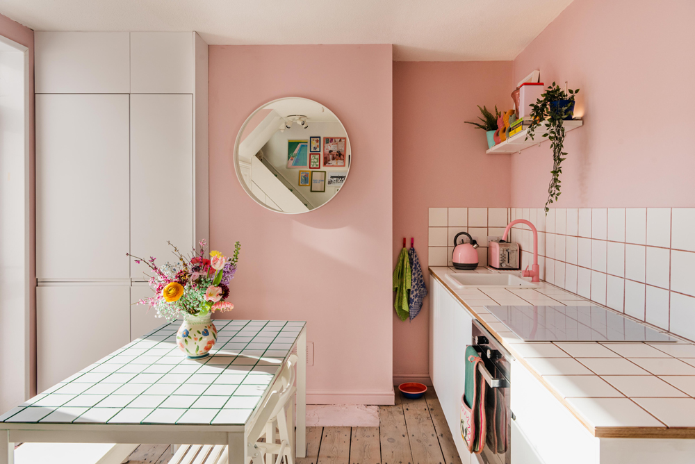 Lindsey Isla's Pink 03 painted kitchen