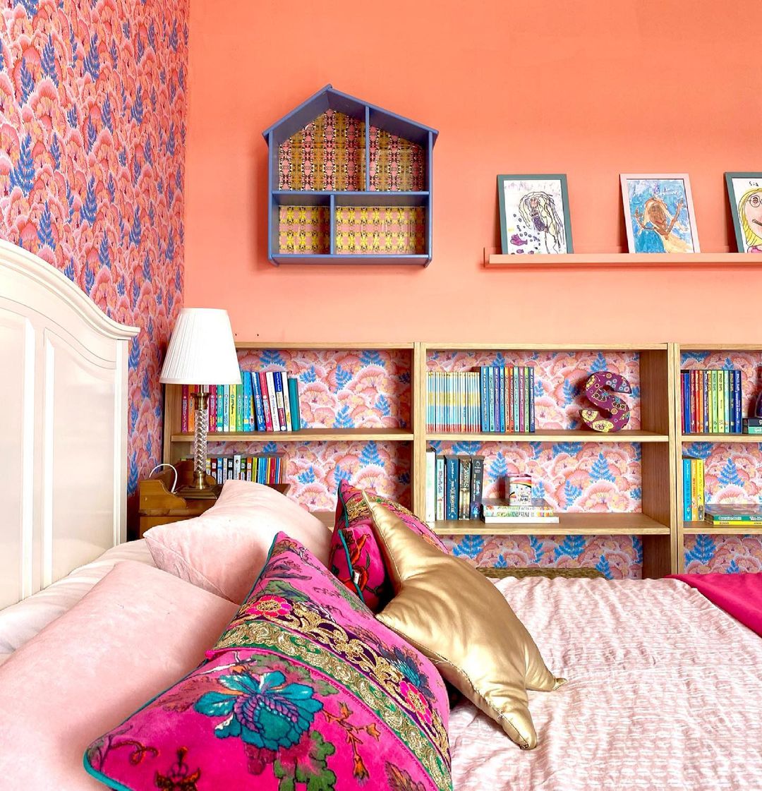 Choosing a colour scheme for renovations Lick wallpaper Electric poppies 01 bedroom