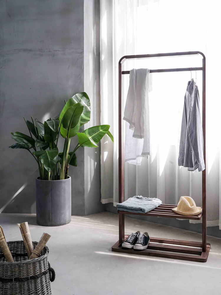 LEAVE YOUR WARDROBE BARE VIA UNPLASH