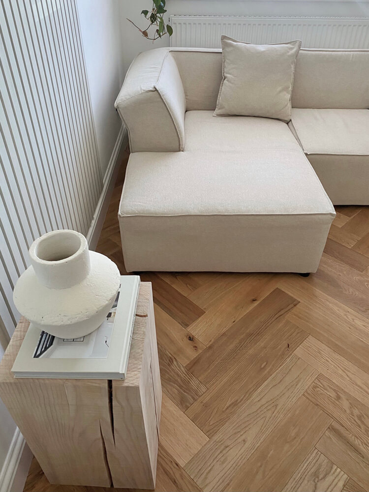Minimalist living room with wood flooring