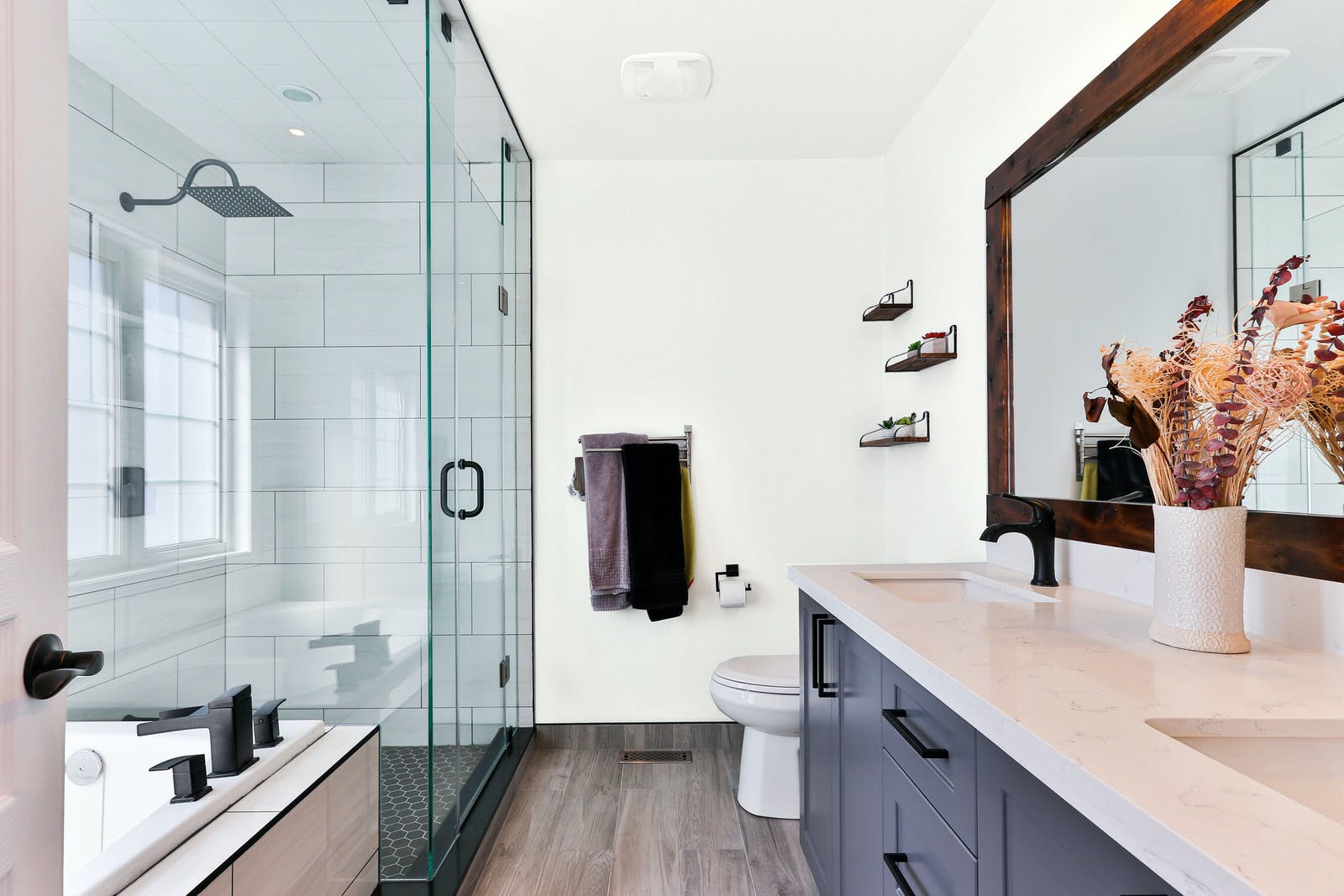 Bathroom decorated in White 01