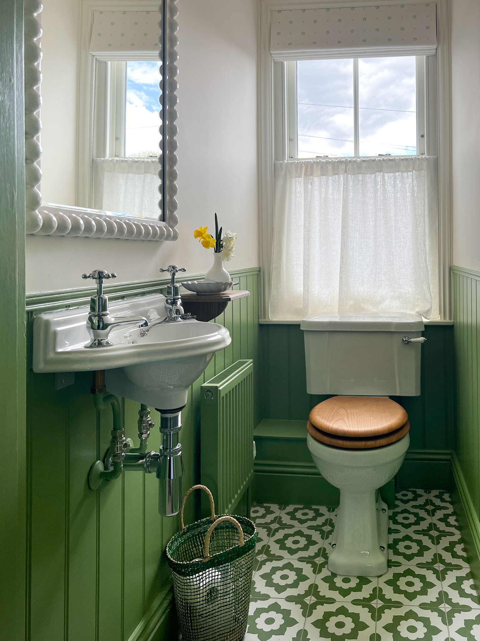 @elizabethstanhope bathroom in Green 04
