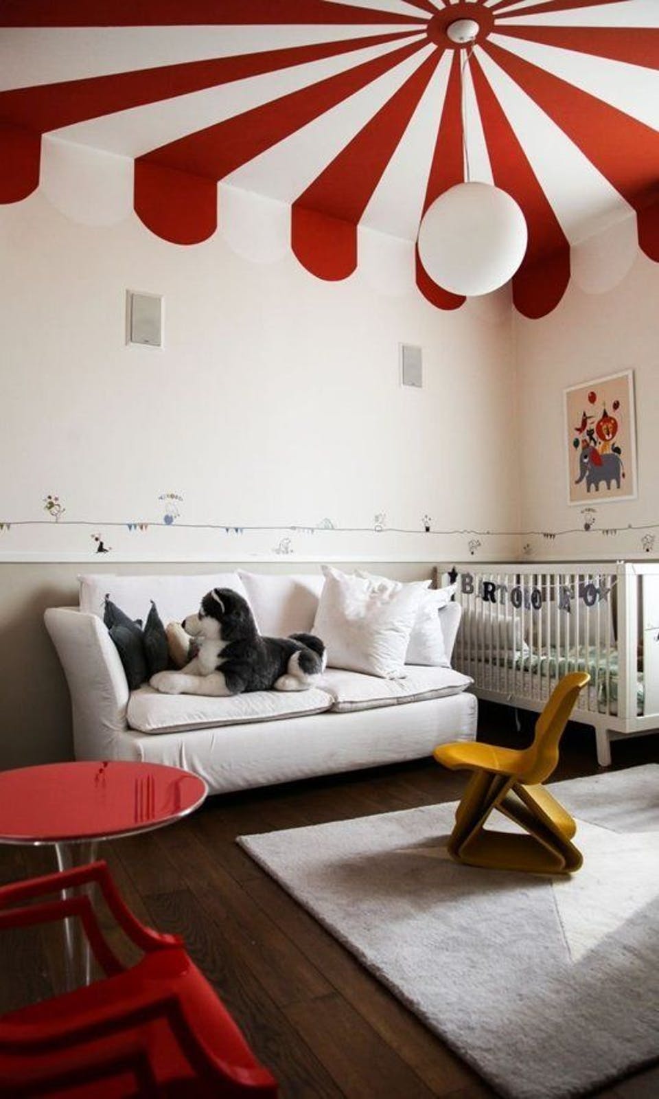 Kids bedroom DIY circus ceiling red and white with red accents
