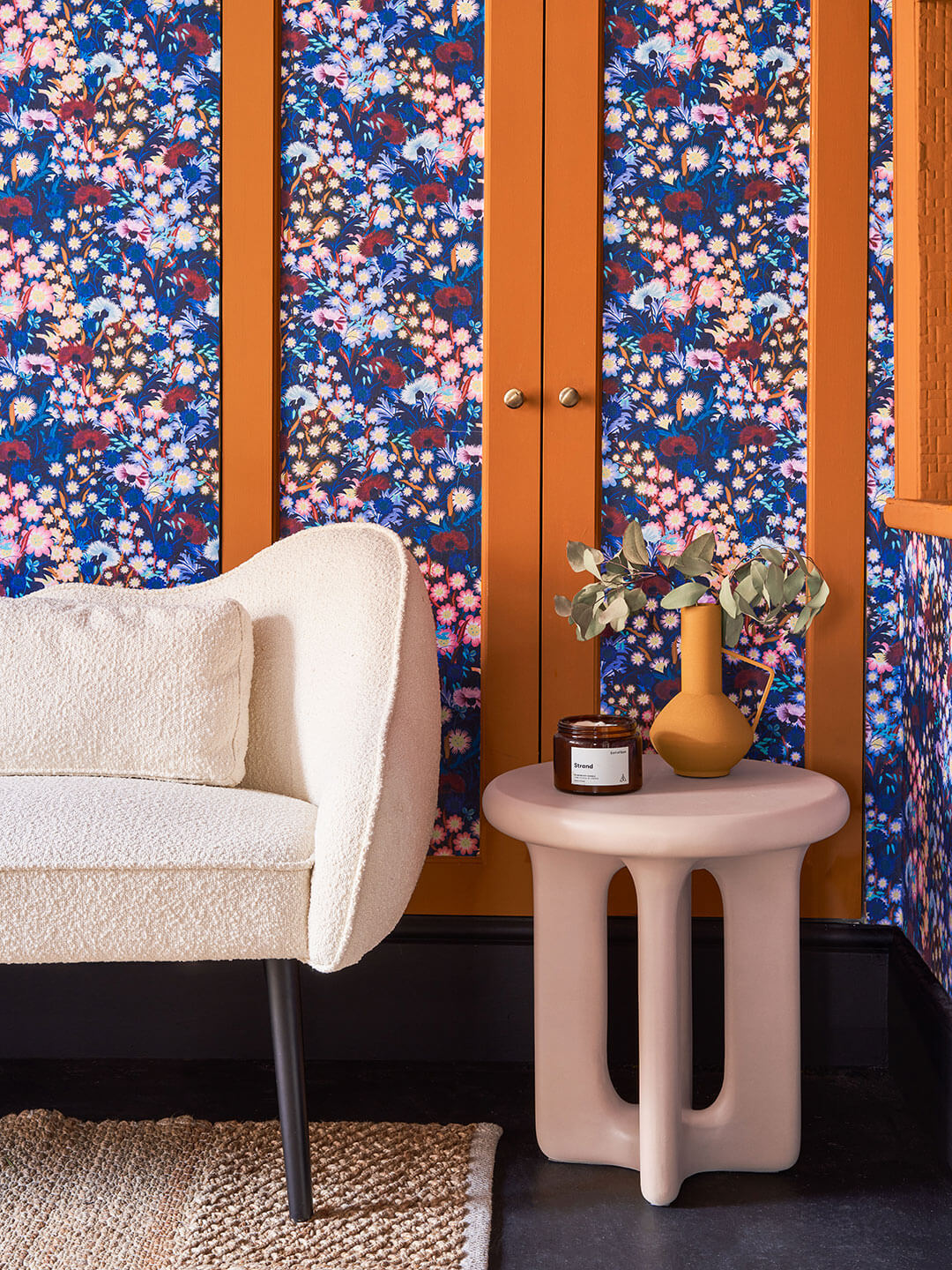Living room decorated in Lick Keepers Cottage 02 wallpaper