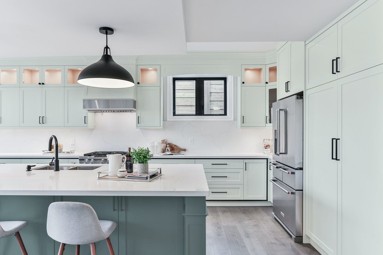 Open-plan kitchen decorated in Blue 01