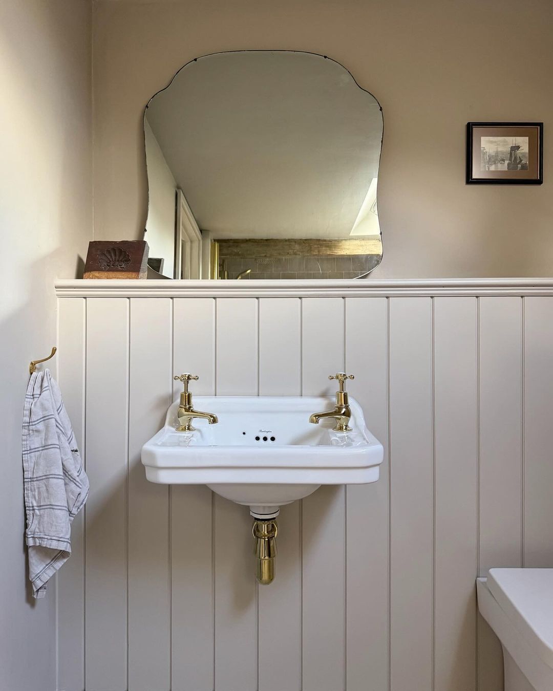 Bathroom in Lick Taupe 05