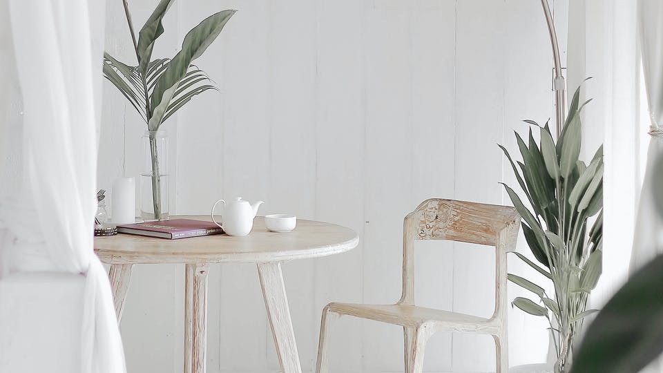 Minimalist dining room decorated in a Scandi style 