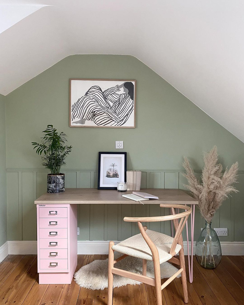 Homeoffice dekoriert in Lick Green 01 Farbton von @HOUSEKIDSCATS 