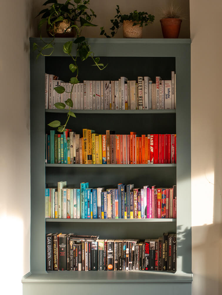 Heimbibliothek-Bücherregale gestrichen in Lick Teal 02 Farbe