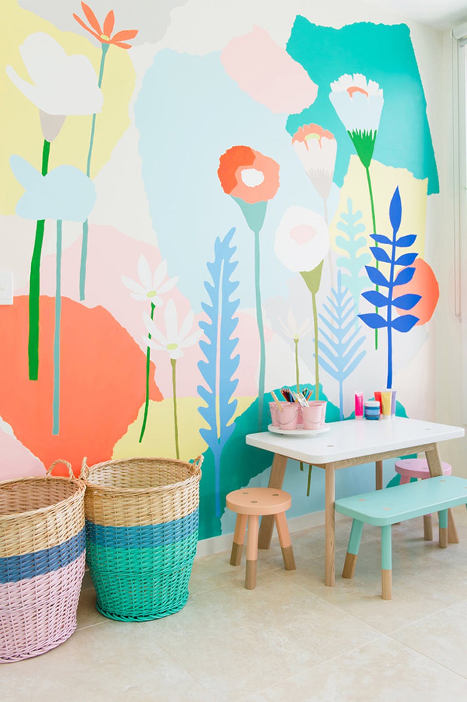 Kids bedroom DIY floral mural in pastel tones 
