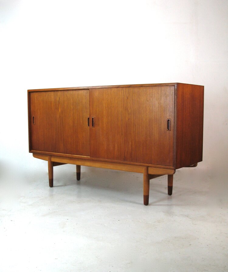 Mid-century modern furniture from Design Of Modernity