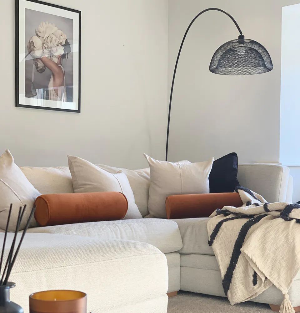 Scandi Living Room Painted by @bricks.to.home in White 01